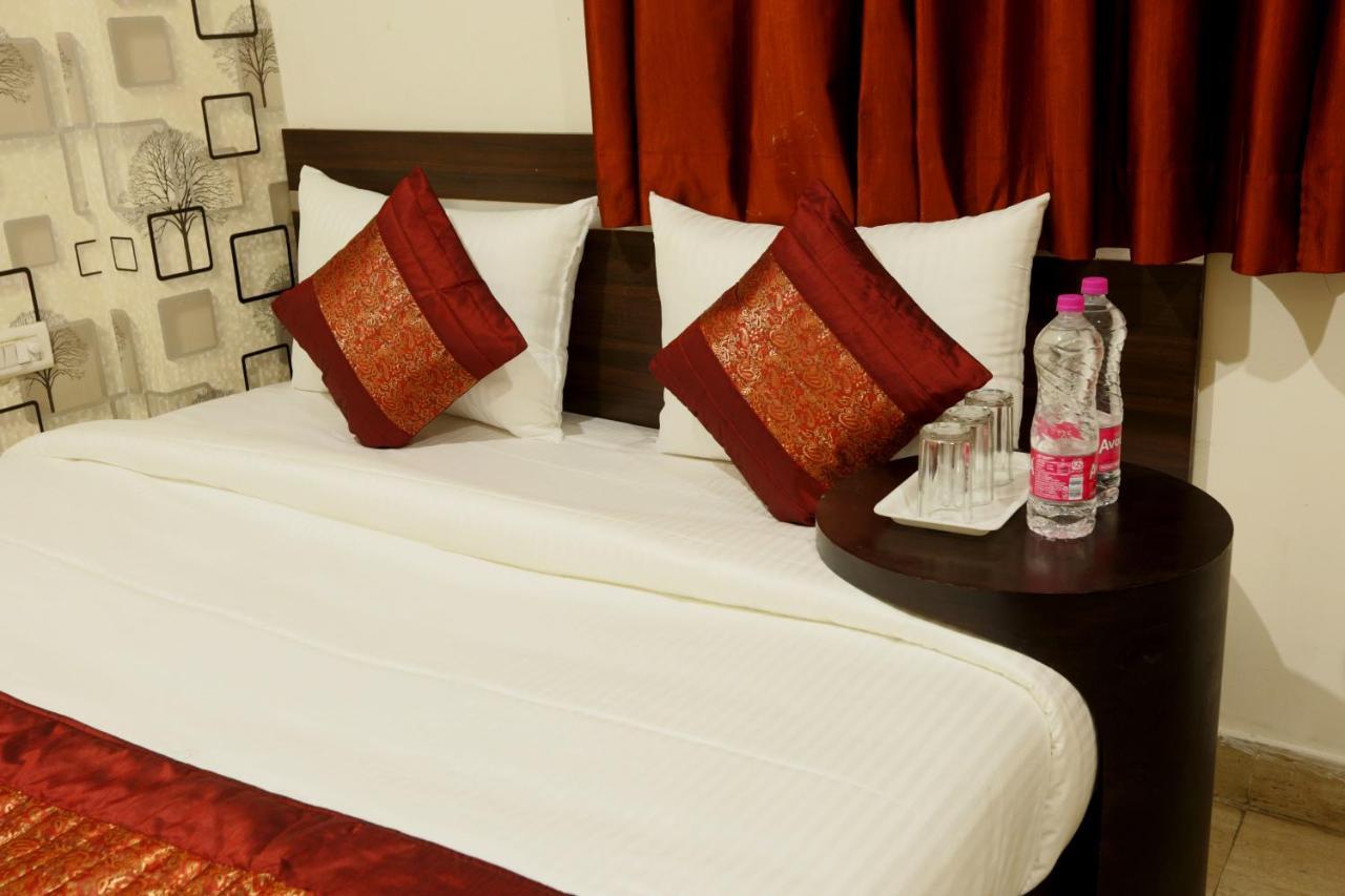 Hotel Airport Star Нью-Дели Экстерьер фото