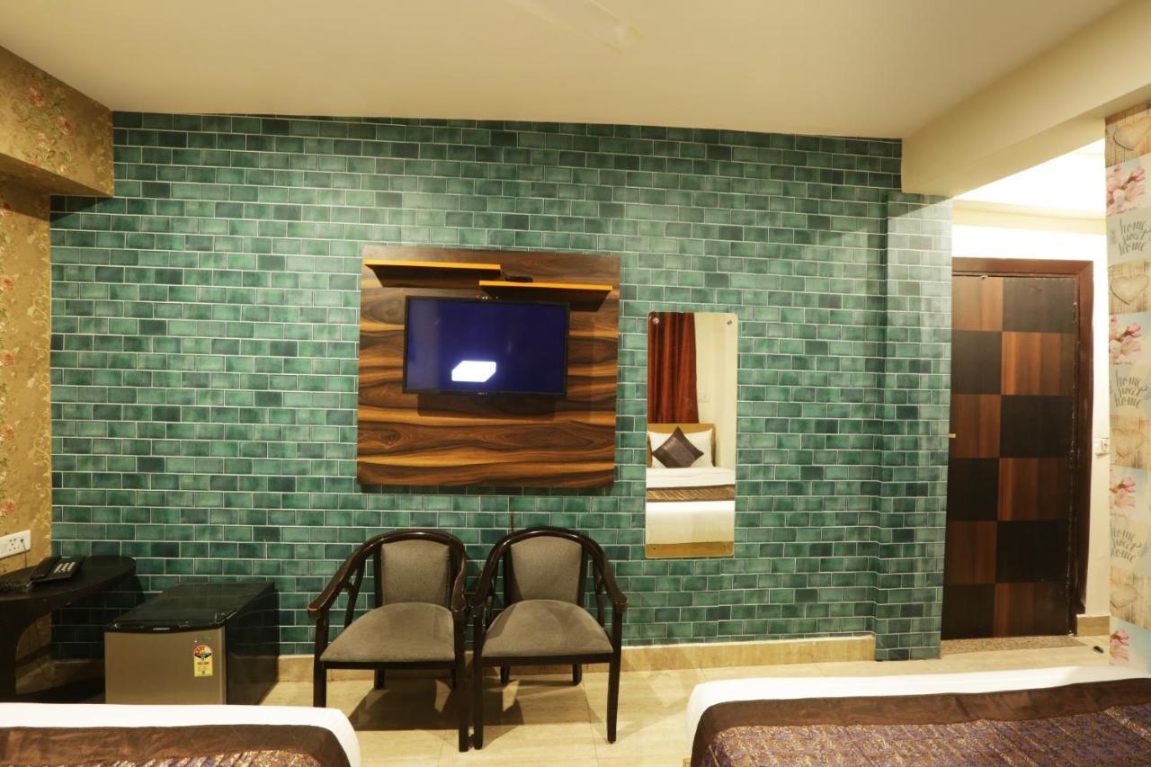 Hotel Airport Star Нью-Дели Экстерьер фото